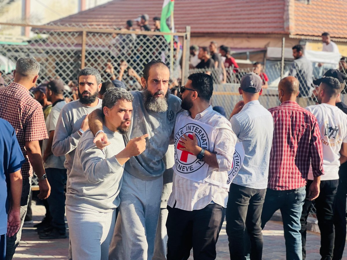 Egypt-International Cooperation to Transport Released Prisoners: Egyptian Committee Coordinates with Red Cross to Ensure Safe Return