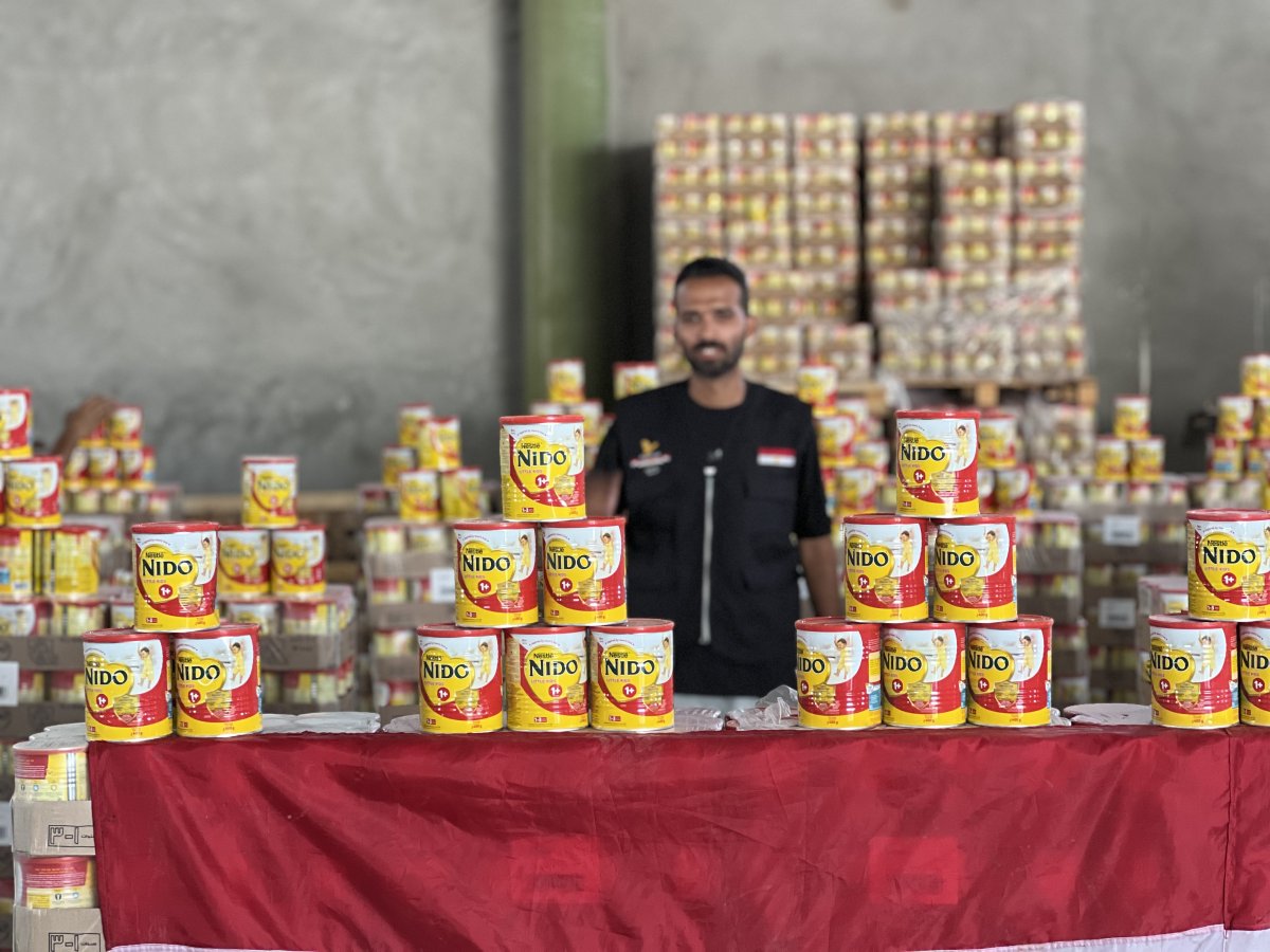 The Egyptian Committee and the Egyptian Red Crescent Distribute Milk and Nutritional Supplements Across Gaza