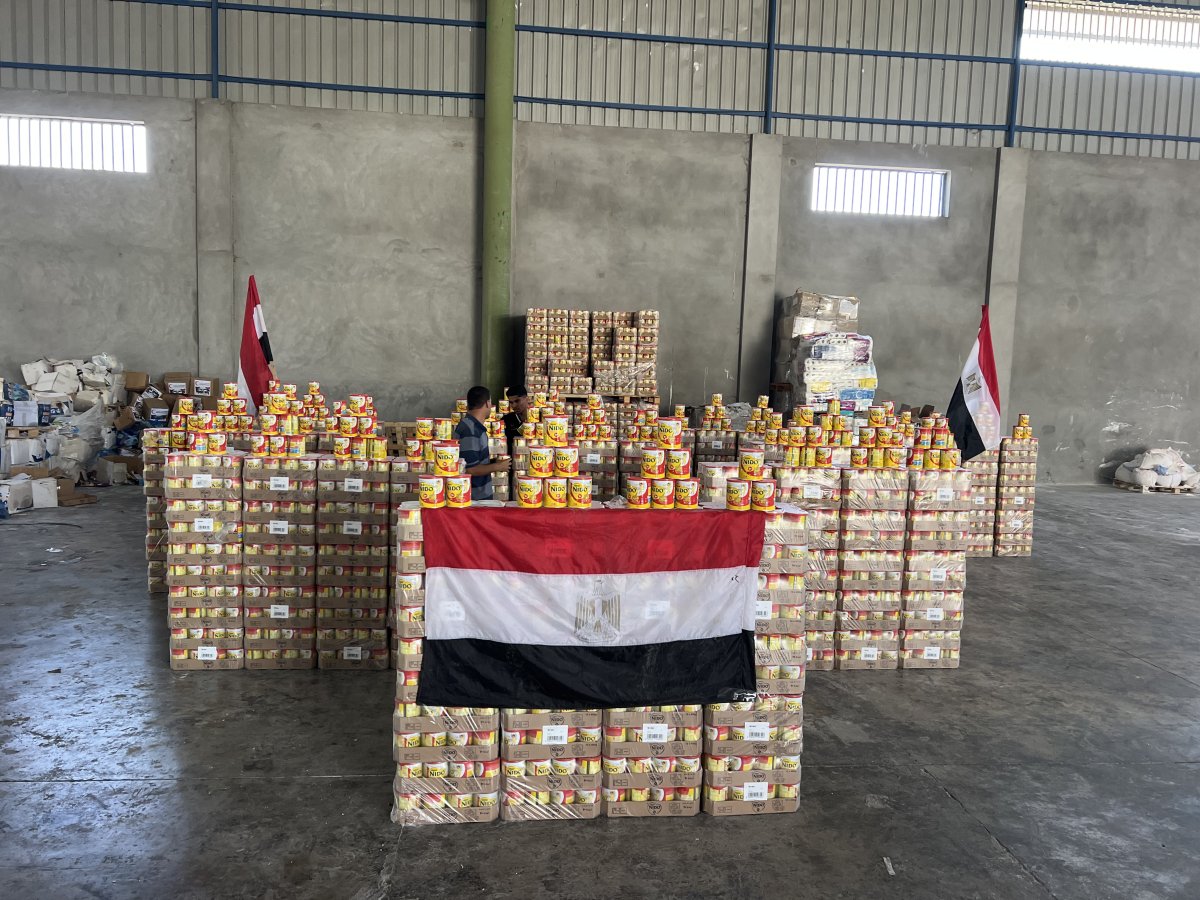 The Egyptian Committee and the Egyptian Red Crescent Distribute Milk and Nutritional Supplements Across Gaza