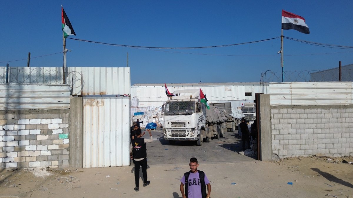 Egyptian Committee opens relief center, sends 50 aid trucks to Gaza