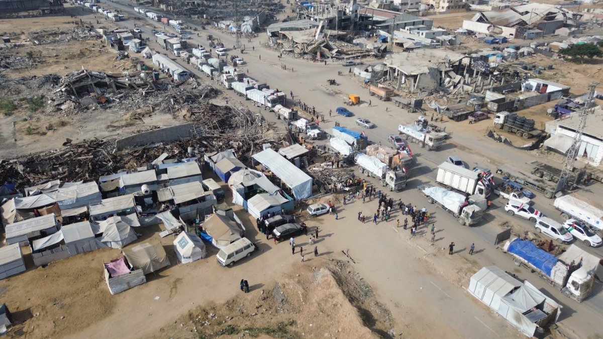 Egyptian Committee opens relief center, sends 50 aid trucks to Gaza