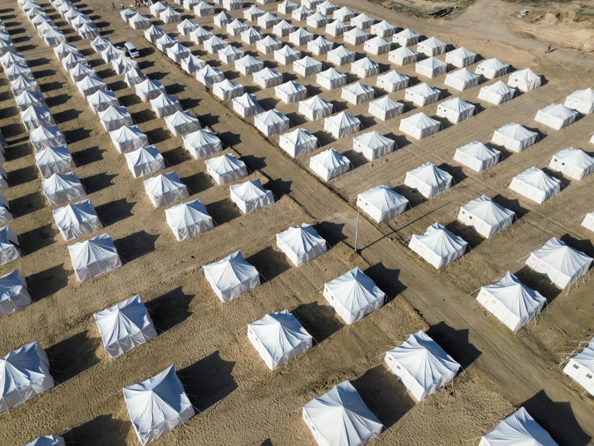 The Egyptian Committee continues establishing and equipping shelter camps in northern and southern Gaza to serve thousands of affected families.