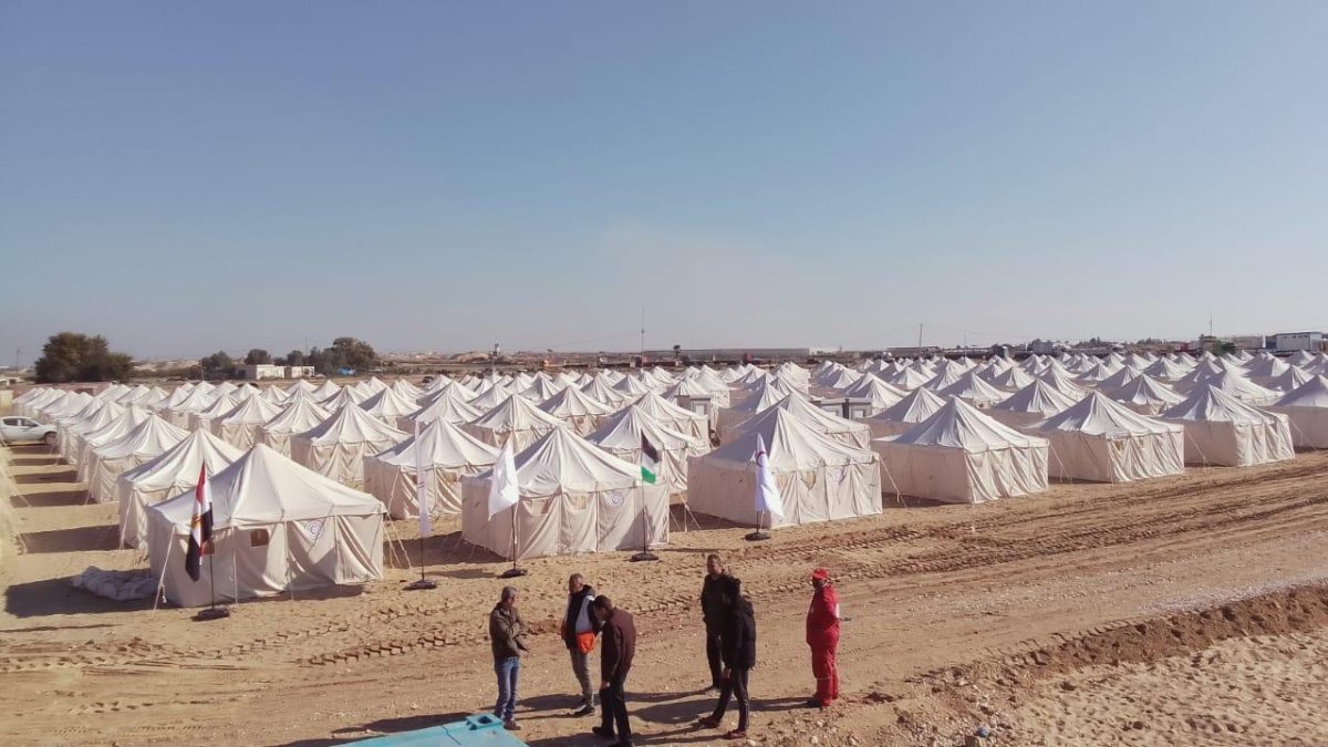 The Egyptian Committee continues establishing and equipping shelter camps in northern and southern Gaza to serve thousands of affected families.