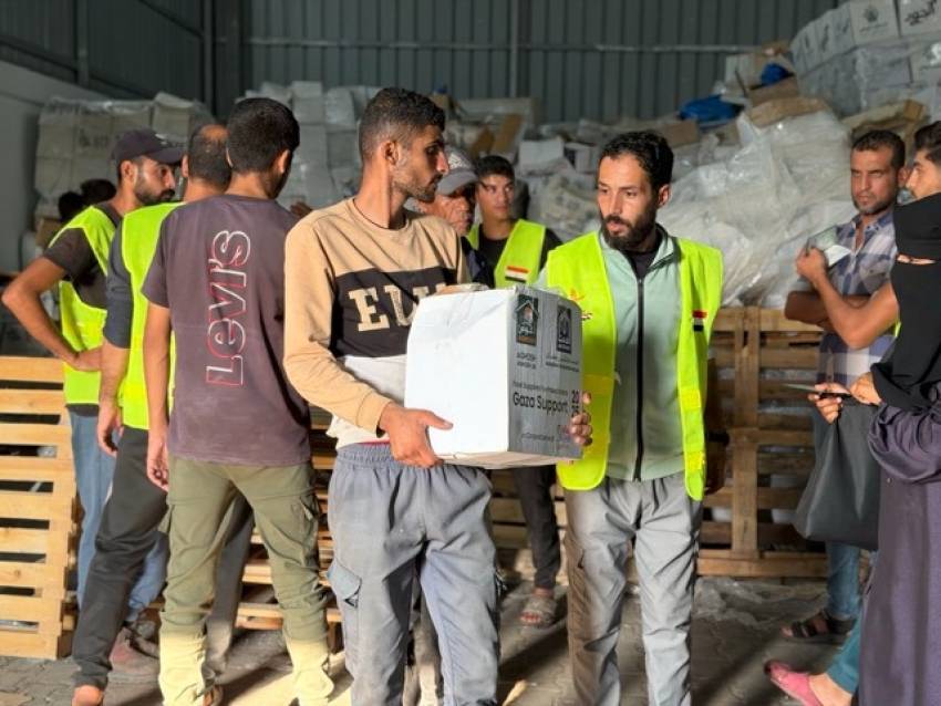 The "Hearts Across Borders" Campaign Continues on Its Second Day in Rafah to Distribute Aid to Affected Families