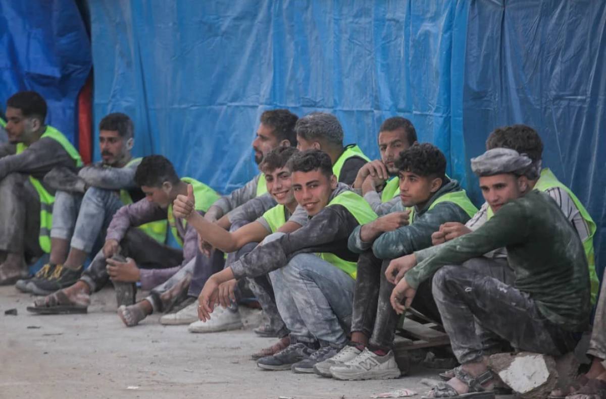 شاحنات إغاثية جديدة تصل مقرّ اللجنة المصرية بغزة… والبدء في توزيع آلاف أكياس الطحين للأهالي