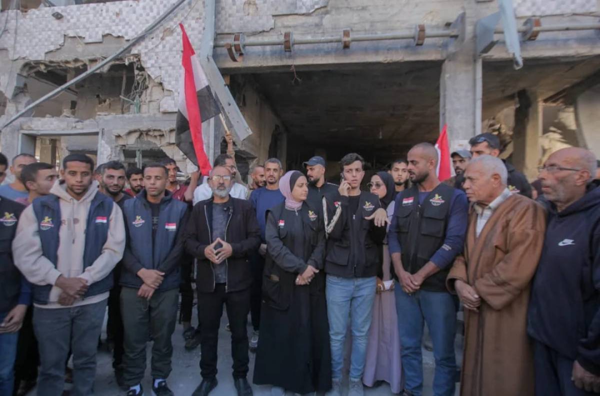 شاحنات إغاثية جديدة تصل مقرّ اللجنة المصرية بغزة… والبدء في توزيع آلاف أكياس الطحين للأهالي