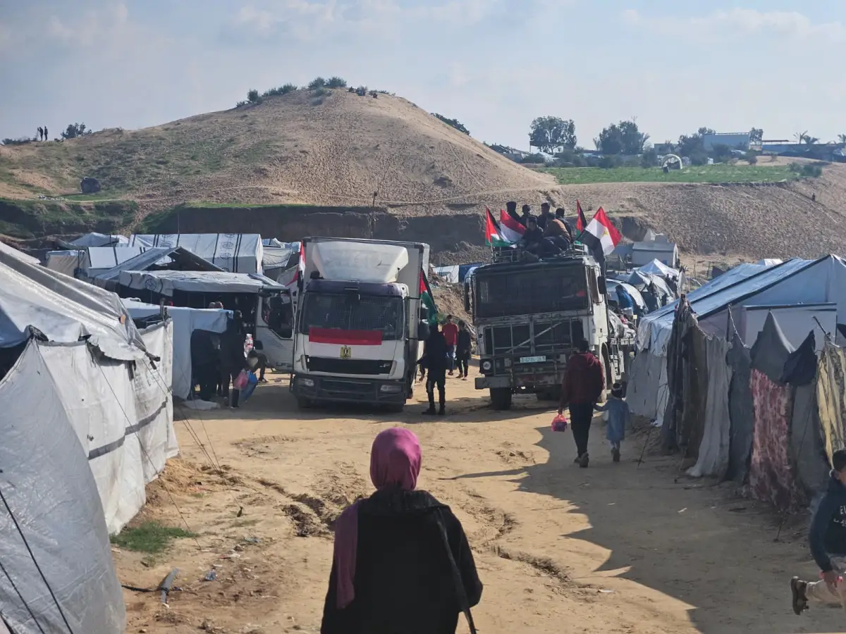 Egyptian Committee Launches Relief Convoy Relocating Displaced Families North, Providing Comprehensive Shelter Assistance