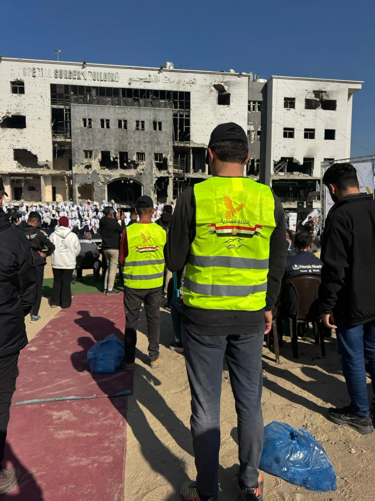 Egyptian Committee Distributes Water at Palestinian Board Doctors’ Graduation Ceremony at Al-Shifa Hospital