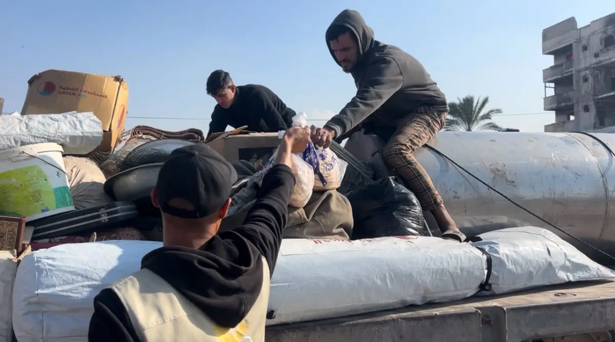 Egyptian Committee Dispatches Third Humanitarian Convoy Returning Displaced Families to Their Original Homes in Northern Gaza with Water and Meals