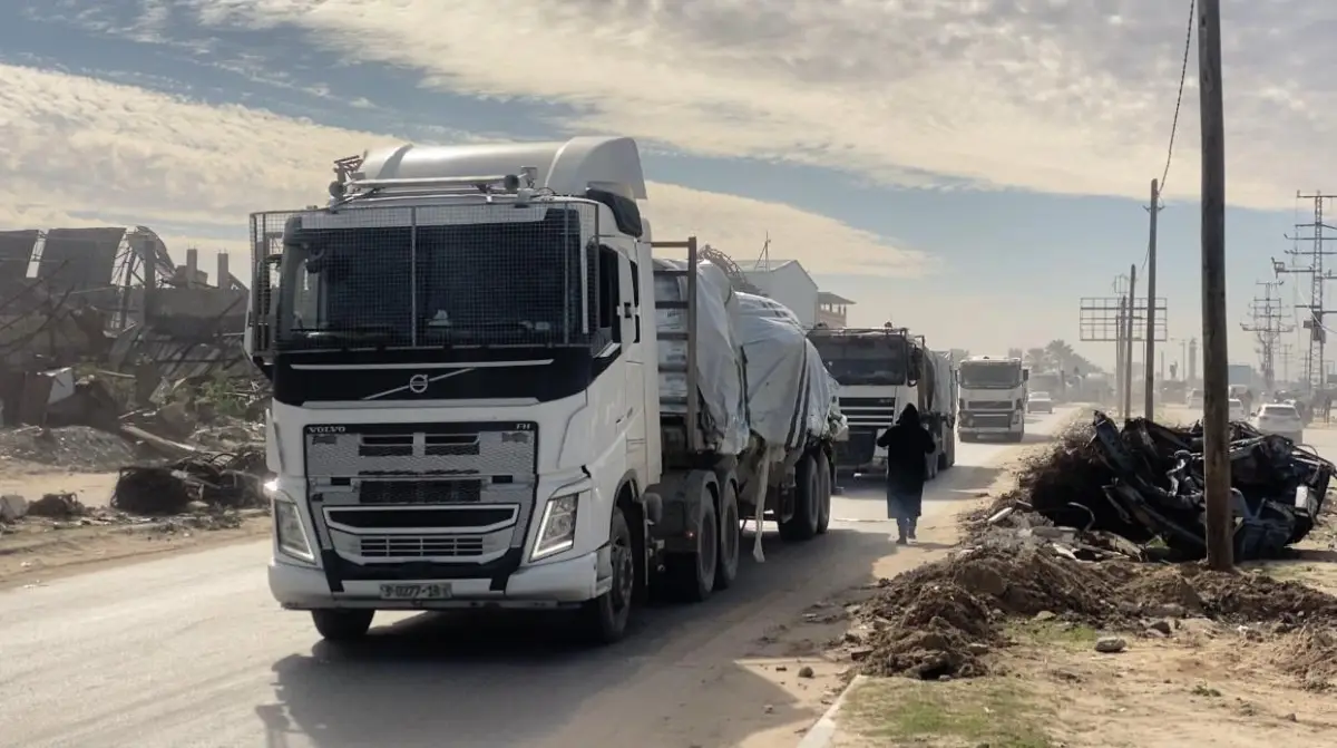 Transfer of the Fourth Batch of Affected People from Southern Gaza to the North Amid Powerful Humanitarian Scenes