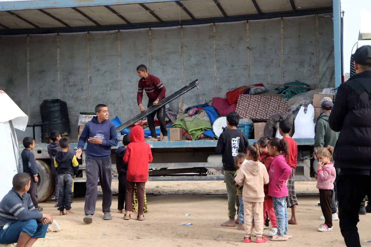 Transfer of the Fourth Batch of Affected People from Southern Gaza to the North Amid Powerful Humanitarian Scenes