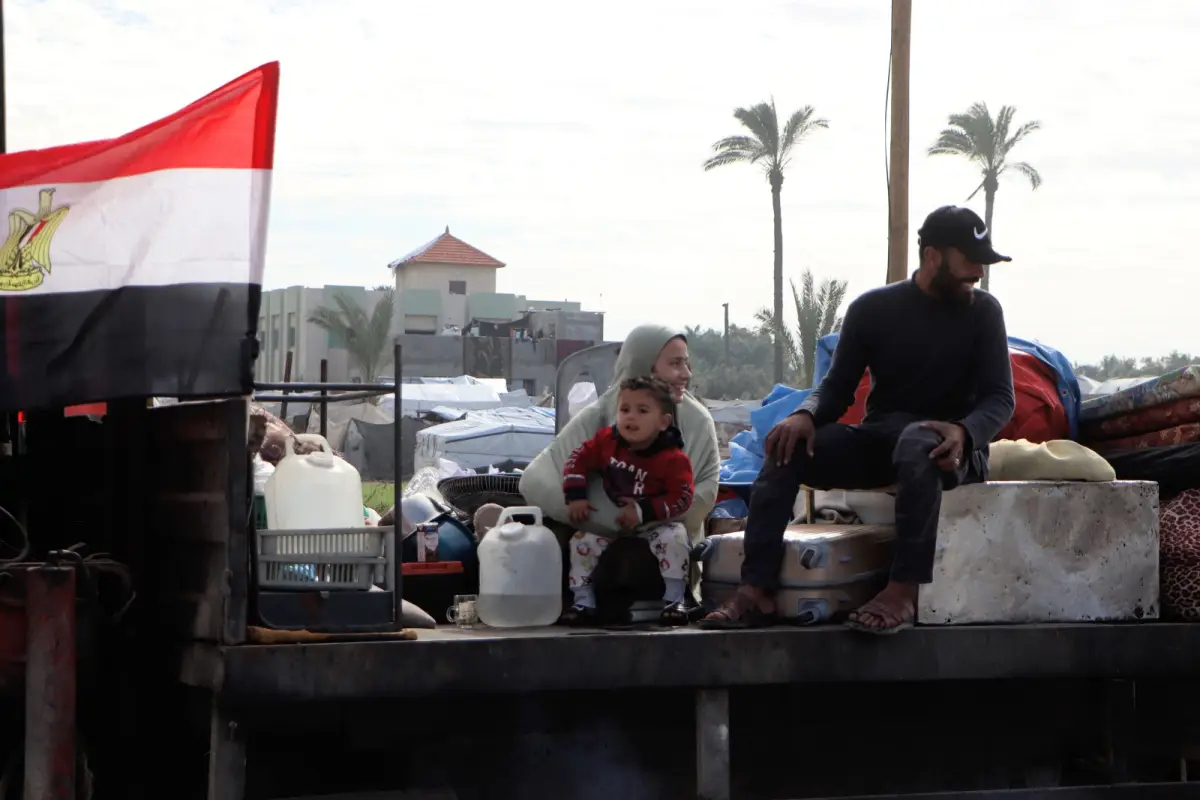 Transfer of the Fourth Batch of Affected People from Southern Gaza to the North Amid Powerful Humanitarian Scenes