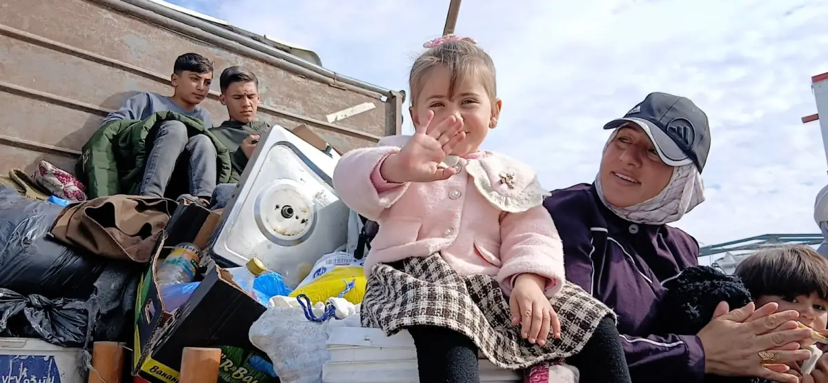 Transfer of the Fourth Batch of Affected People from Southern Gaza to the North Amid Powerful Humanitarian Scenes