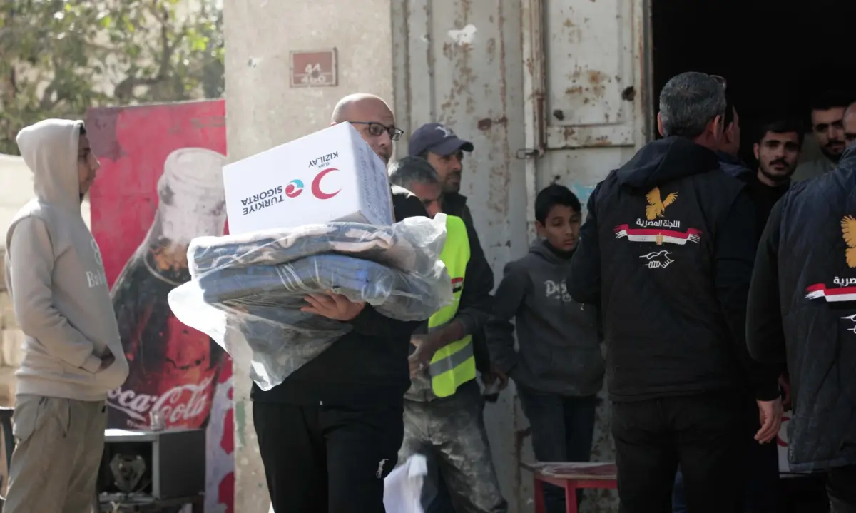 اللجنة المصرية في تدخل إنساني غير مسبوق يستهدف جميع السكان دون استثناء