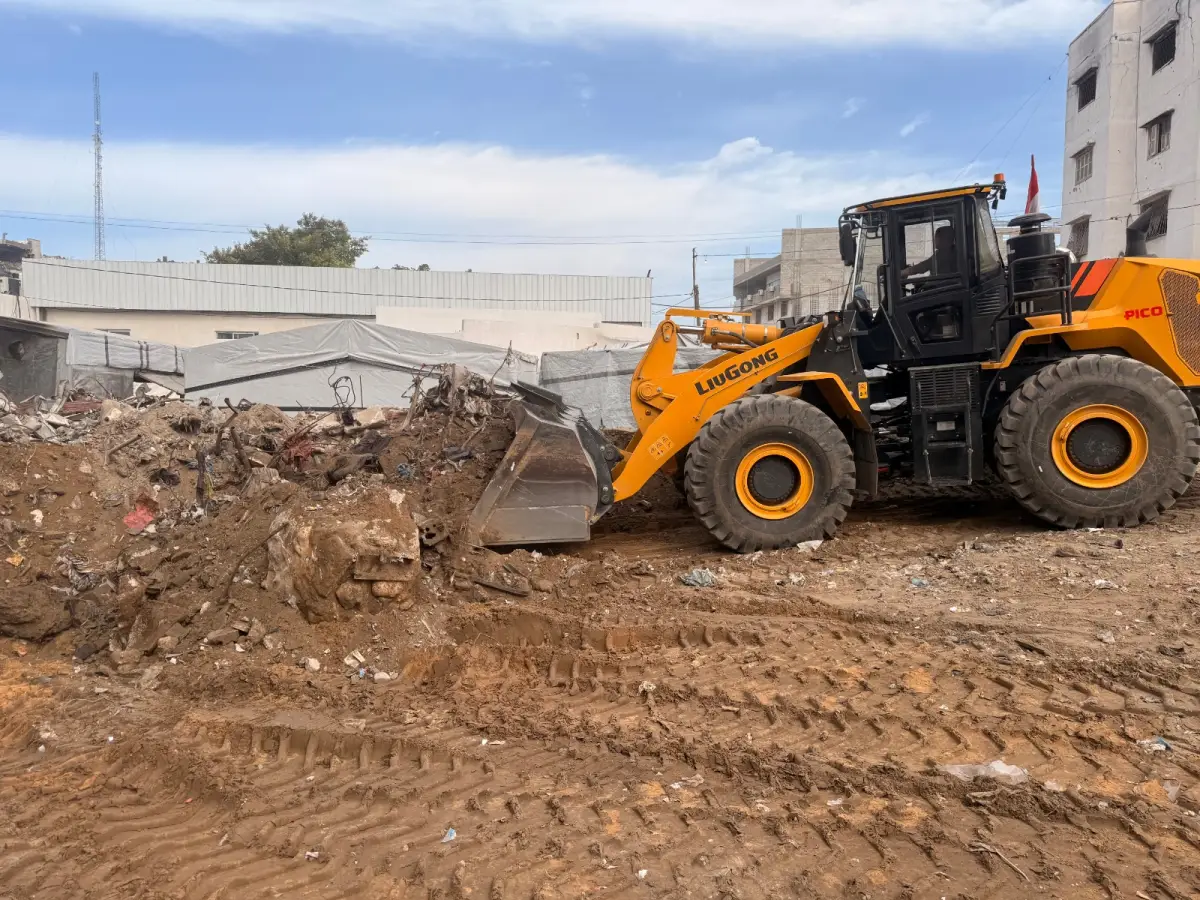 جهود اللجنة المصرية في إزالة الركام شمال قطاع غزة