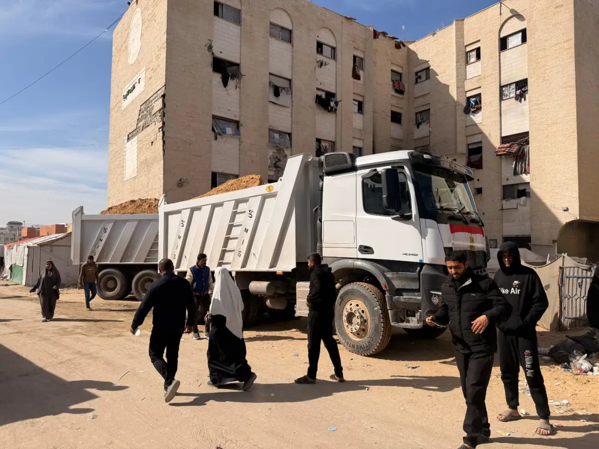 جهود اللجنة المصرية في إزالة الركام شمال قطاع غزة