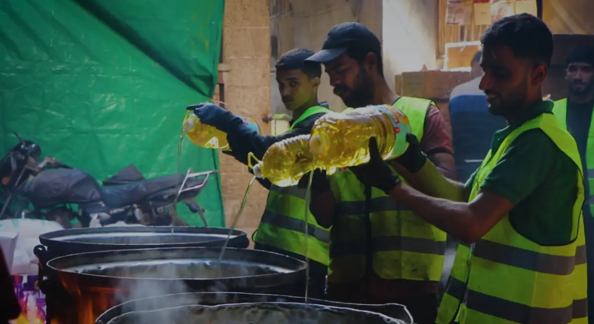 اللجنة المصرية مع الهلال الأحمر المصري في حملة ( إفطار مليون صائم )