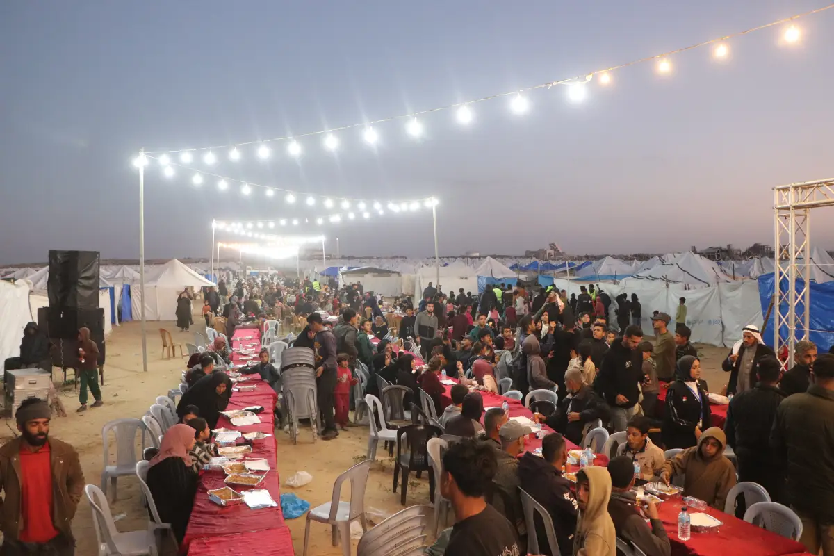 Organization of the largest collective iftar banquet inside the Egyptian camp 18
