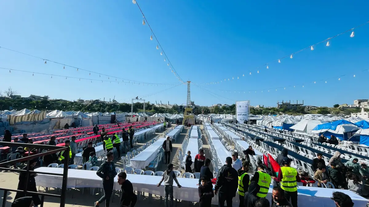 أقامت اللجنة المصرية إفطاراً جماعياً في المخيم المصري (16) شمال قطاع غزة