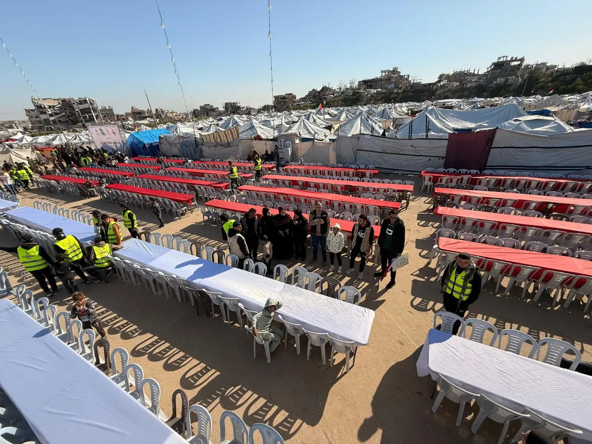 أقامت اللجنة المصرية إفطاراً جماعياً في المخيم المصري (16) شمال قطاع غزة