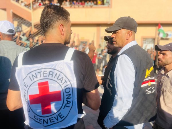 Egypt-International Cooperation to Transport Released Prisoners: Egyptian Committee Coordinates with Red Cross to Ensure Safe Return