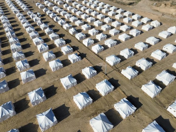 The Egyptian Committee continues establishing and equipping shelter camps in northern and southern Gaza to serve thousands of affected families.