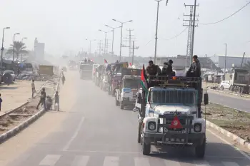 Egyptian Committee Dispatches Third Humanitarian Convoy Returning Displaced Families to Their Original Homes in Northern Gaza with Water and Meals